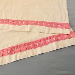 VTG 50's 60's Pair / Set Pillowcases with Pink Crochet Detail